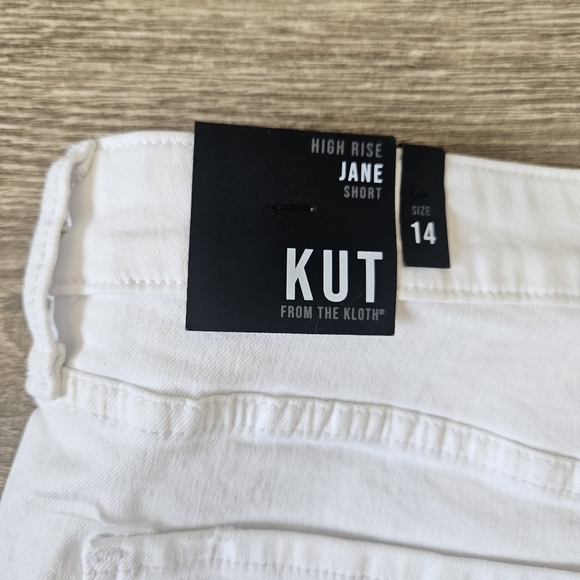 Kut From The Kloth Jane High Rise Short in White Denim - Picture 6 of 9